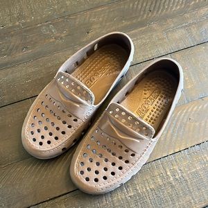 VGUC Floafers Prodigy Driver Kids’ Water Shoes Driftwood Brown / Coconut Sz 1